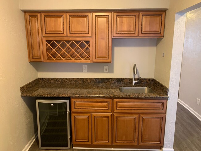 Building Photo - North Shore - 4 BR, 2 Bath with High-End K...