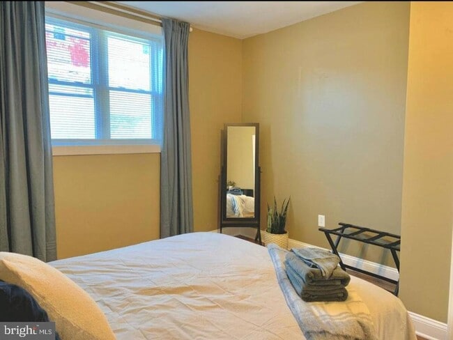 Building Photo - 1404 S 2nd St