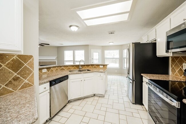 Building Photo - 1723 Milholland Dr
