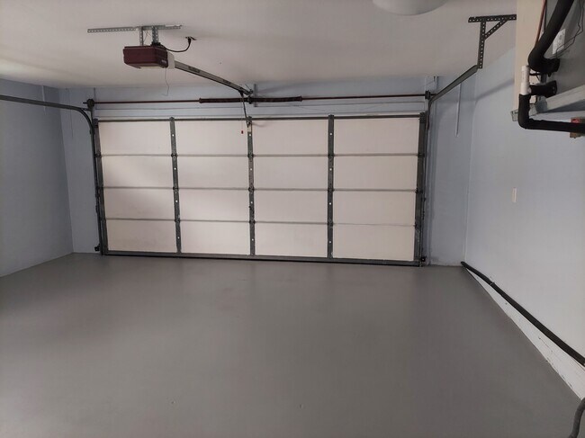 Building Photo - 17026 Edgewater Dr