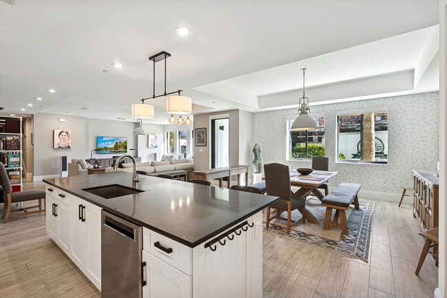 Building Photo - 1135 3rd Ave S