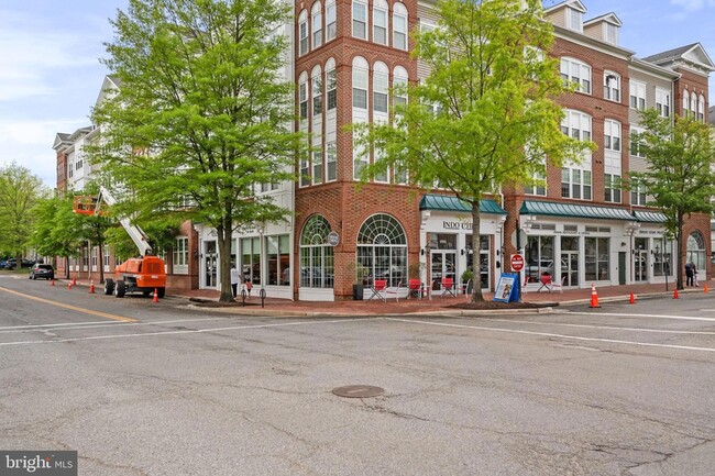 Building Photo - 171 Somervelle St