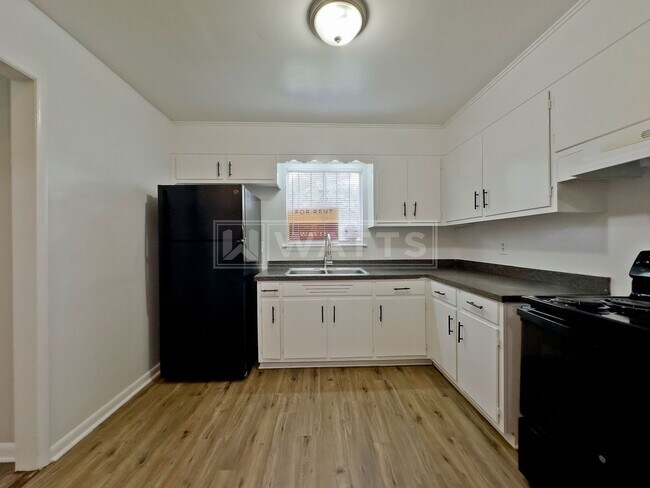 Building Photo - 3-Bedroom Home in Midfield