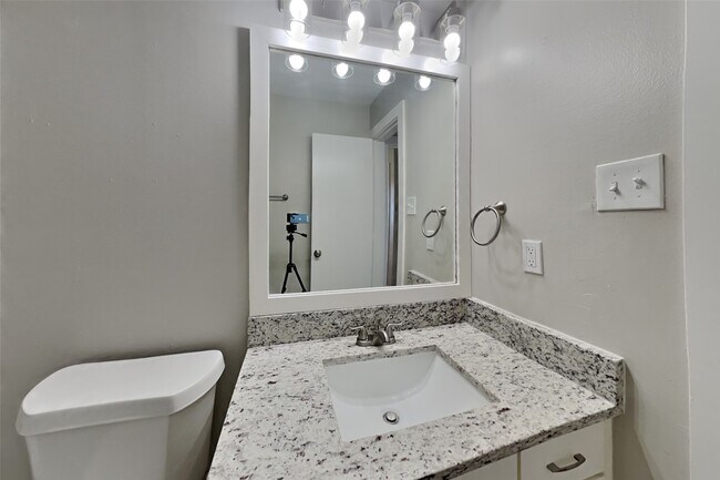 Building Photo - 5150 Summit Lodge Dr