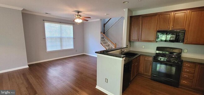 Building Photo - 43840 Hickory Corner Terrace