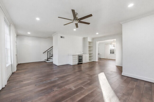 Building Photo - 7505 Brompton St