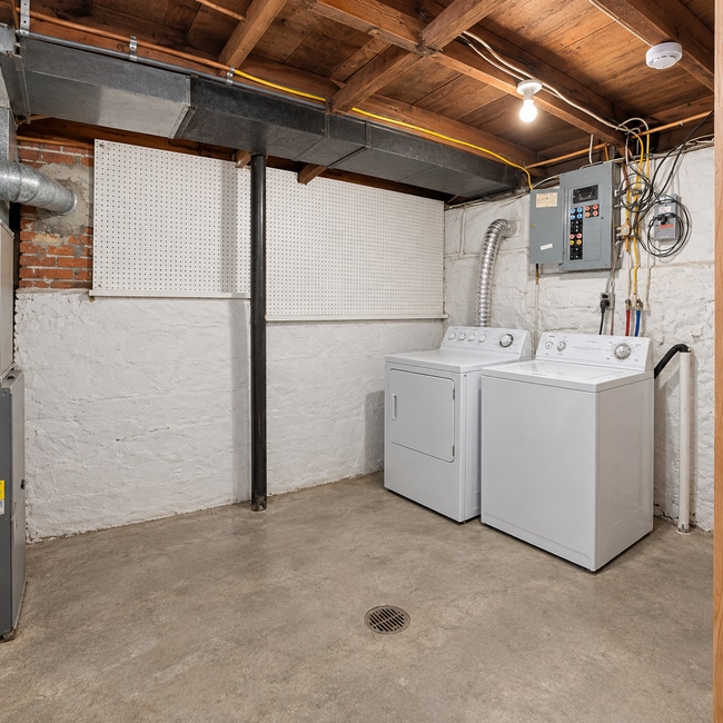 Building Photo - 1545 Whittier St