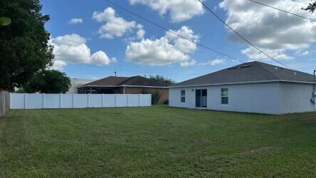 Building Photo - 442 SW Carmelite St