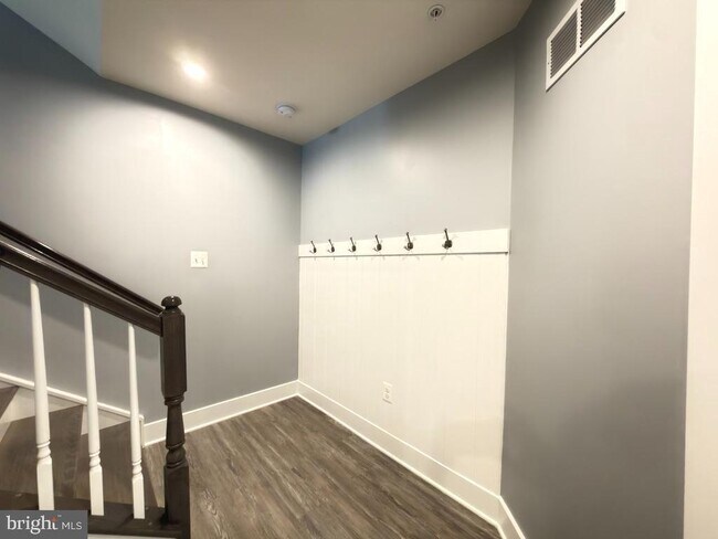 Building Photo - 2512 Buckthorn Dr