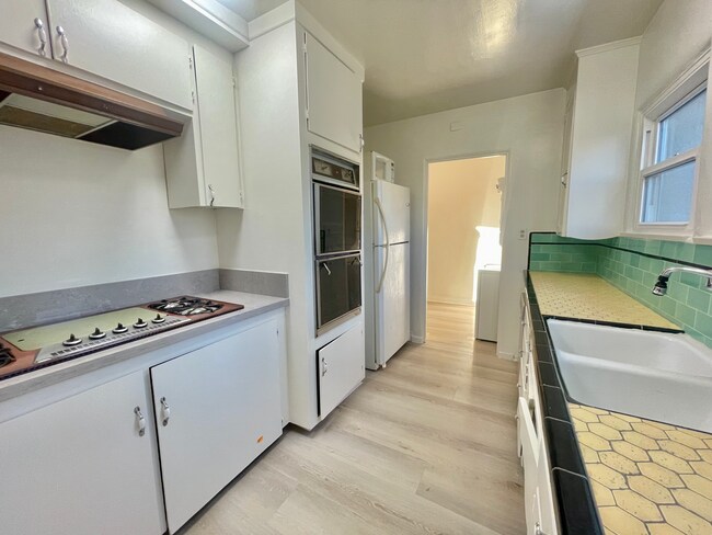 Building Photo - 1362 S Stanley Ave