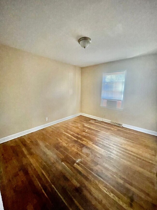 Building Photo - Terrybrook1930