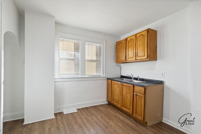 Building Photo - 16211 Kentucky St