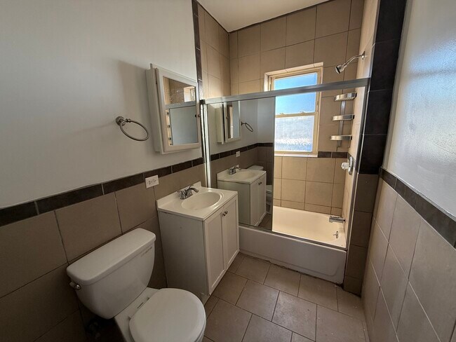 Building Photo - 2140 Clarence Ave