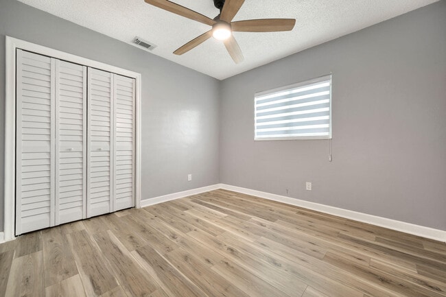 Building Photo - 1571 SW 13th Dr