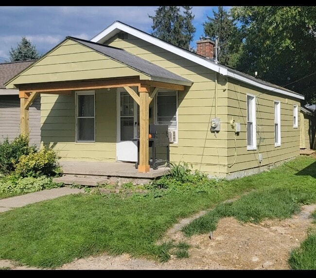 Building Photo - 722 N East St