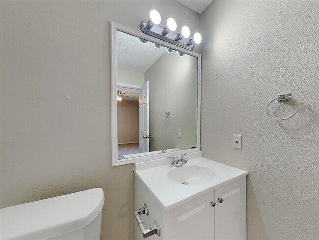Building Photo - 8527 Woodland Willows Dr