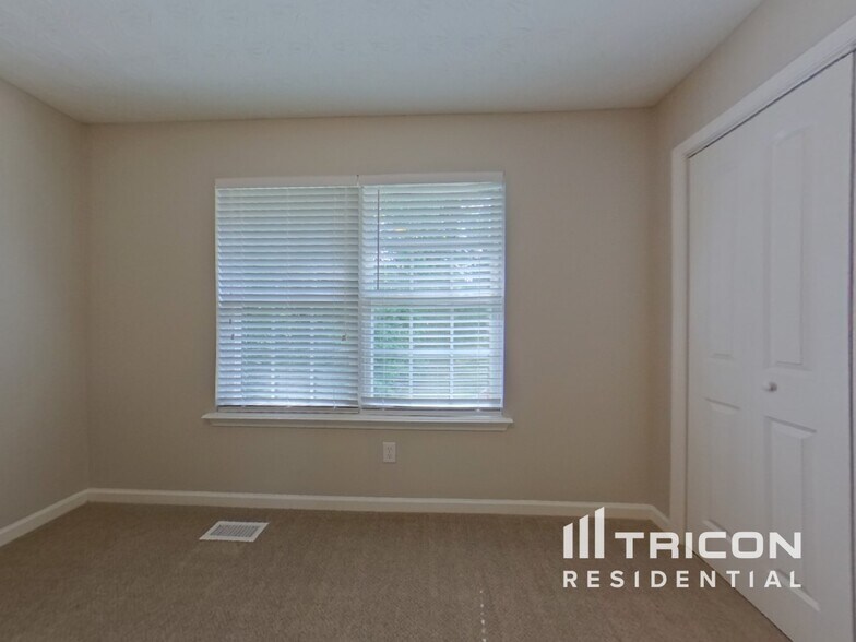 Building Photo - 6821 Hickory Hollow Dr