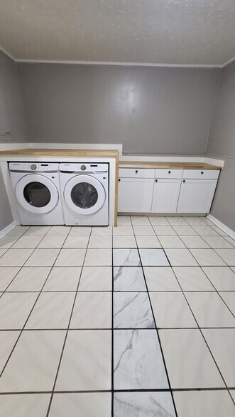 Building Photo - 6581 SW County Road 242