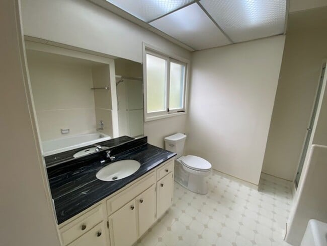 Building Photo - 3093 Hermitage Rd