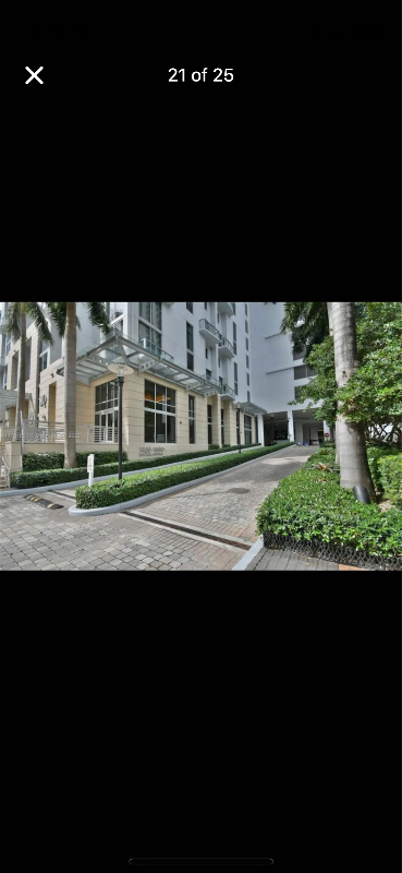 Building Photo - 1060 Brickell Ave