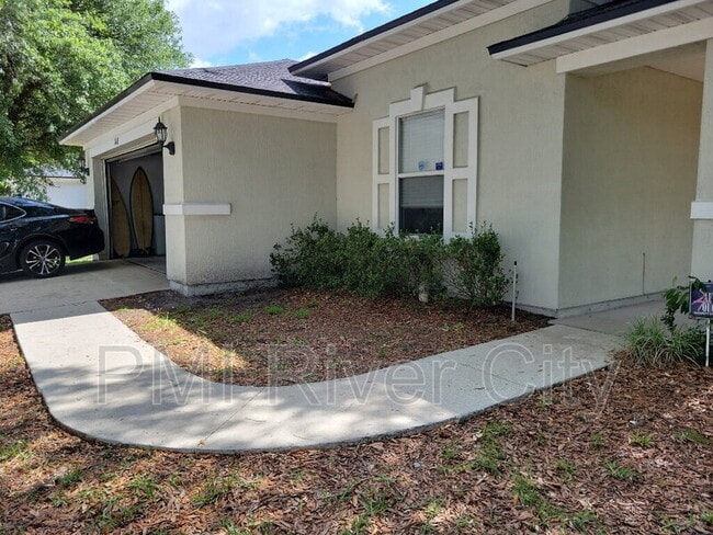 Building Photo - 2419 Brian Lakes Dr E