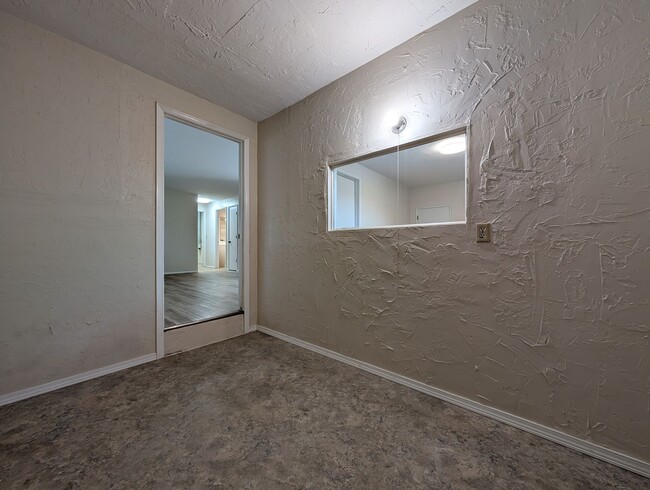 Building Photo - Great 2+ Bedroom, 1 Bathroom Duplex In Spr...