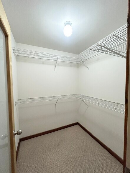 Building Photo - 5346 S Cornell Ave
