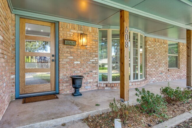 Building Photo - Extraordinary Irving Home on Quiet cul-de-sac!