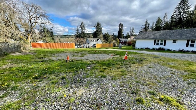 Building Photo - Country Living Home On Over Half An Acre! ...