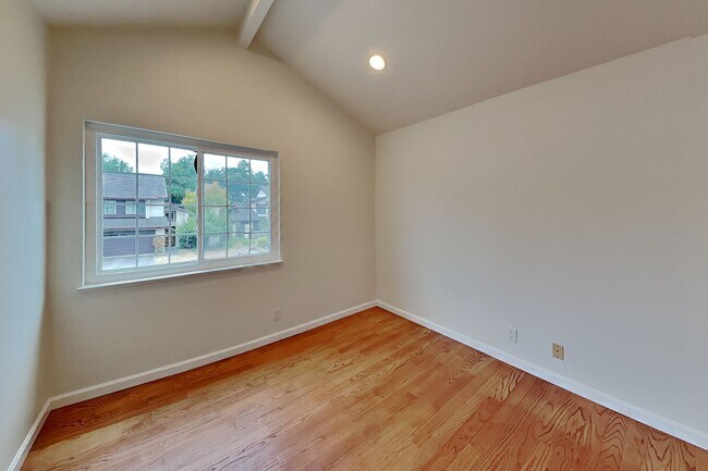 Building Photo - 2331 Sweetwater Dr