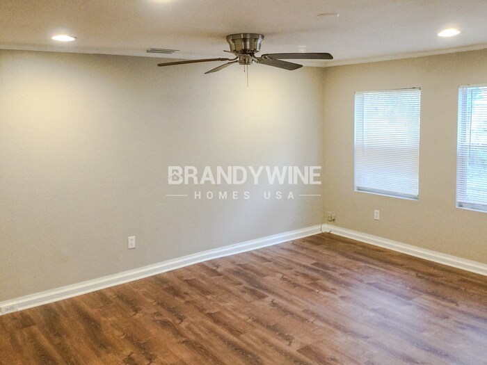 Building Photo - 828 E 145th Ave