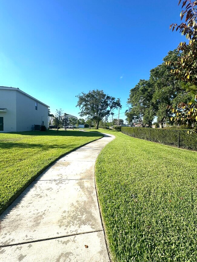 Building Photo - 4518 Dow Ln