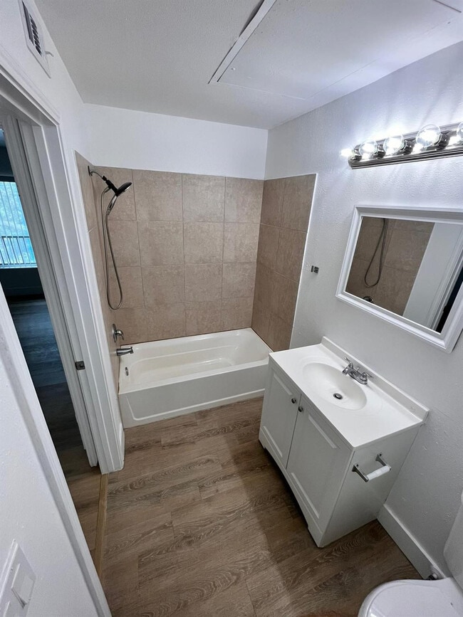 Building Photo - 2622 NW 33rd St