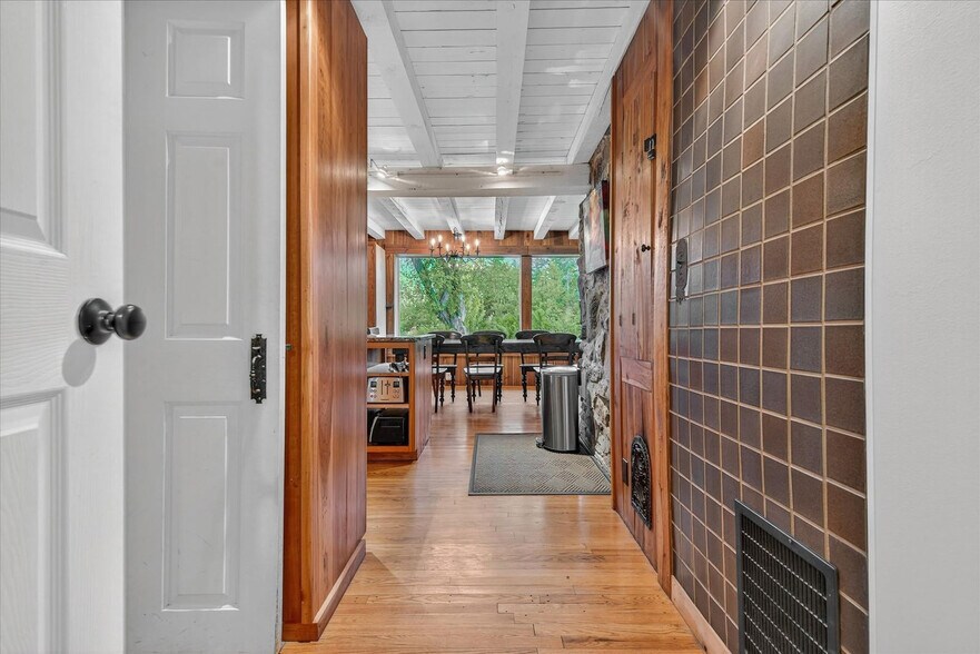 Building Photo - 782 Woods Hill Rd