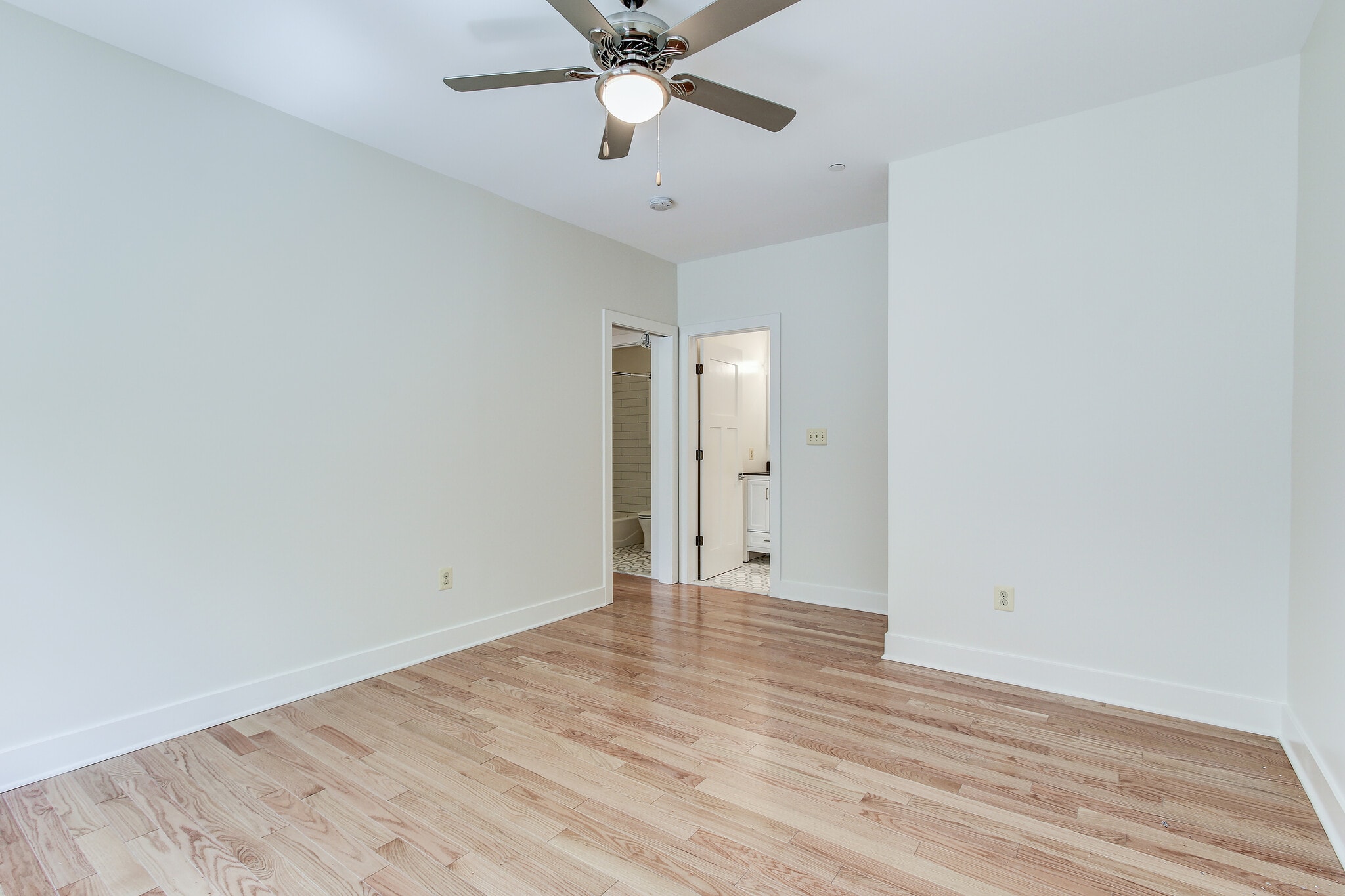 primary bedroom en suite - 512 Whittier St NW
