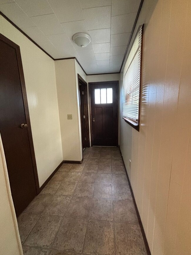 Building Photo - 2 Bedroom Home