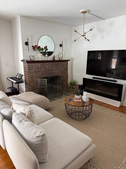 Building Photo - 42 Church St