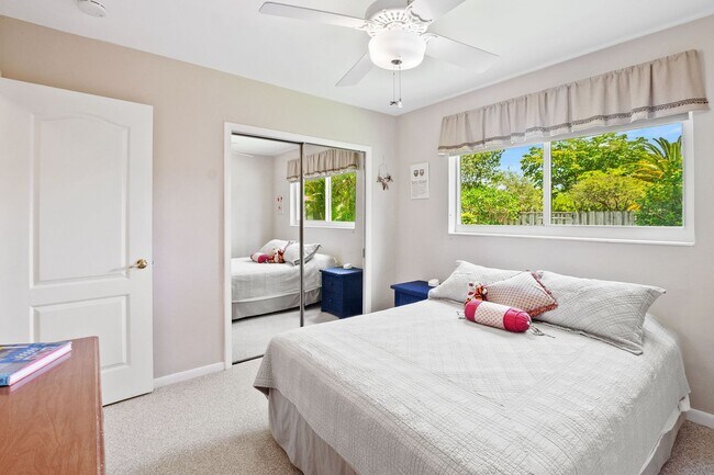 Building Photo - Stunning 4BR/3BA Pool Home with Outdoor Oa...