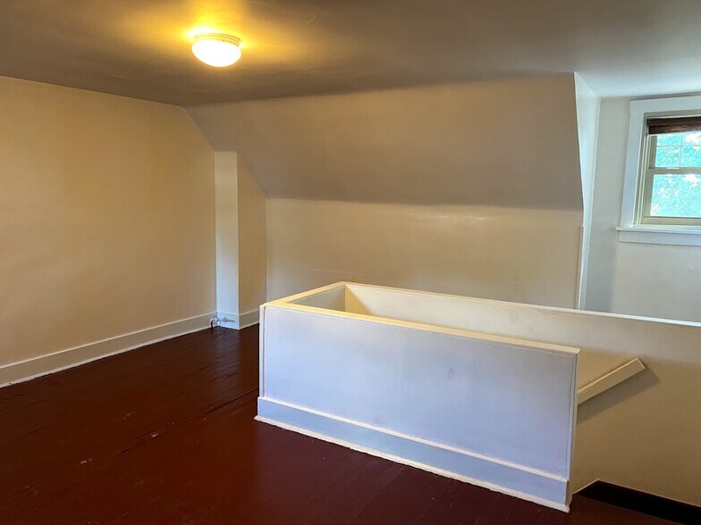 Building Photo - 6325 Glenview Pl