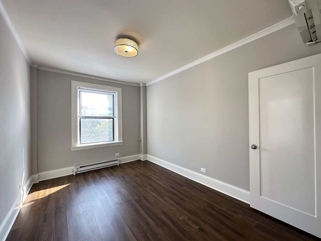 Building Photo - 817 W Lakeside Pl