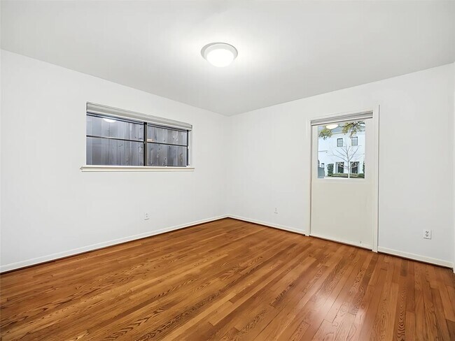 Building Photo - 4040 Overbrook Ln