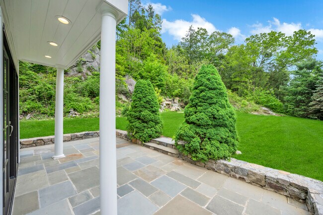 Building Photo - 153 Valley Forge Rd