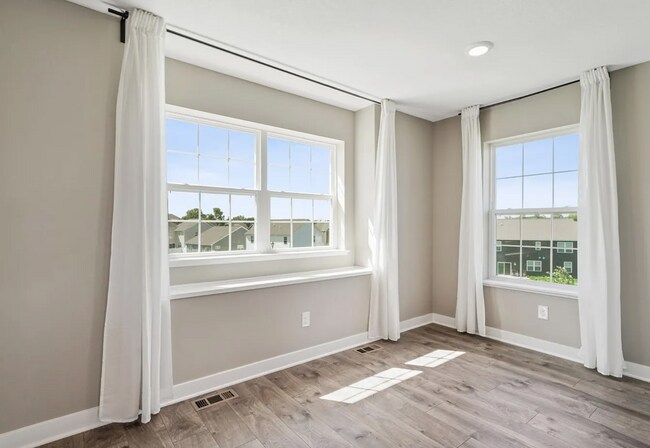 Building Photo - 6636 Hinterland Trl S