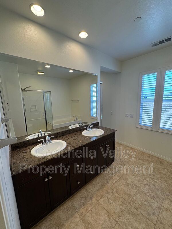 Building Photo - 74049 Kingston Ct W