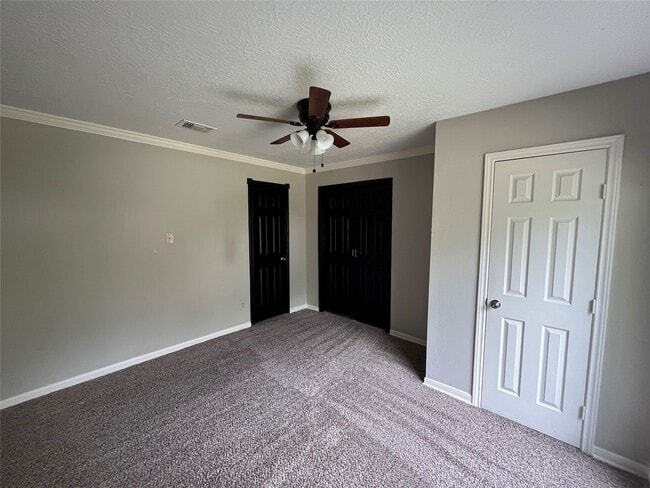 Building Photo - 2115 Redcliff Dr