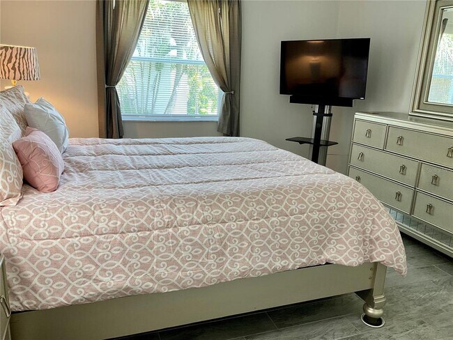 Building Photo - 3213 S Beneva Rd