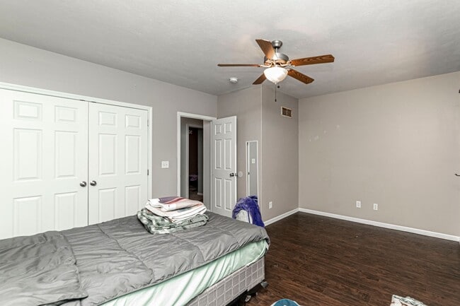 Building Photo - Spacious single family home