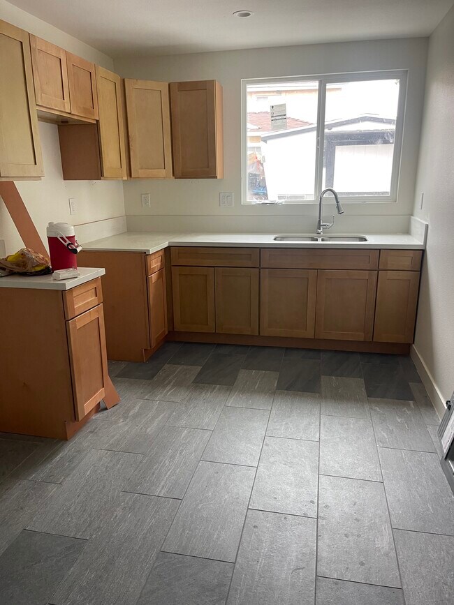 Kitchen - 13260 Deming Ave