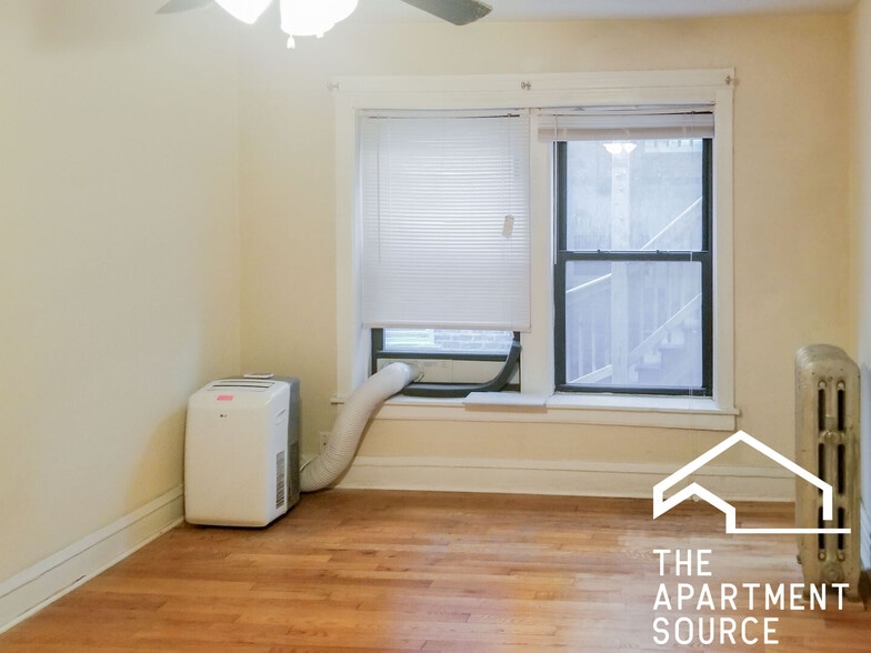 Building Photo - 518 W Cornelia Ave