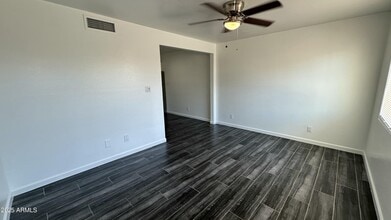 Building Photo - 1320 E Vista Ave